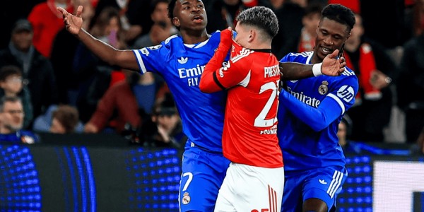 前西甲裁判：规则需适应当今足球，处罚捂嘴交流行为很合理