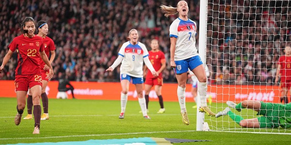 体坛联播｜中国女足0比8不敌英格兰，曼城拜仁补时绝杀